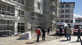 Kütahya'da inşaattan düşen 2 işçi ağır yaralandı