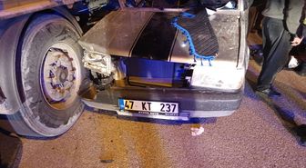Mardin'de park halindeki tıra çarpan otomobildeki 5 kişi yaralandı