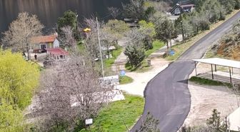 Nallıhan'da mesire yerinin yoluna sıcak asfalt serimi yapıldı