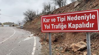 Nemrut Dağı'nda göçük nedeniyle ulaşıma kapanan yolun açılması için çalışma yürütülüyor