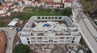 Niksar'da spor salonu inşaatı yeniden başlayacak