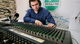 Otizmli Muhammed, çocukluk hayali radyo programıyla engelli bireylerin sesi oluyor