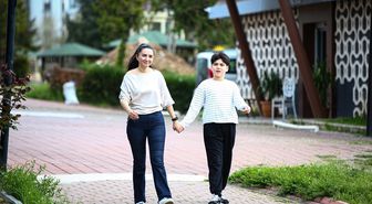 Özbek anne otizm tanısı konulan oğlunun eğitimi için Türkiye'ye yerleşti