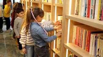 Sakarya'da minik öğrenciler kitap dünyasını yerinde keşfetti
