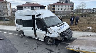 Samsun'da devrilen servis minibüsündeki 1 kişi yaralandı