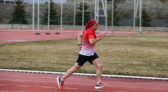 Sigarayı bırakıp spora başlayan polis, atletizmde başarıdan başarıya koşuyor
