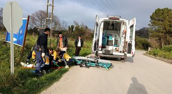 Sinop'ta otomobille çarpışan motosikletteki 2 kişi yaralandı
