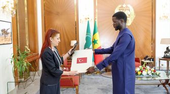 Türkiye'nin Dakar Büyükelçisi Karaoğlu, Senegal Cumhurbaşkanı Faye'a güven mektubunu sundu