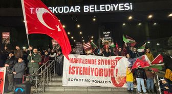 Üsküdar'da mahalle sakinlerinin McDonald's protestosu sürüyor