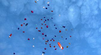 Van'da lösemili çocuklar için gökyüzüne balon bırakıldı