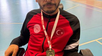 Yıllarca evden çıkmayan bedensel engelli Yücel, tanıştığı boccede stil geliştirip Türkiye şampiyonu oldu
