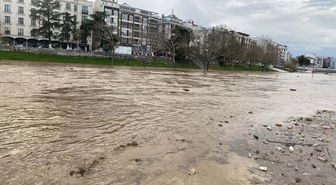Çanakkale'de Kocabaş Çayı taştı; tarım arazileri sular altında kaldı