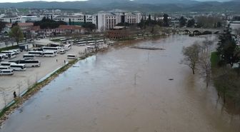 Çanakkale'de Kocabaş Çayı taştı; tarım arazileri sular altında kaldı