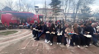 Erzincan'da açık havada kitap okuma etkinliği