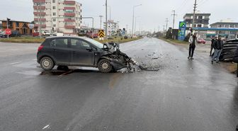 Kırmızı ışıkta kaza; 2 yaralı