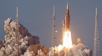 NASA, 54 yıl sonra Ay'a insanlı uçuşu başlattı