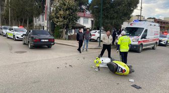 Otomobil ile motosiklet çarpıştı: 4 yaralı