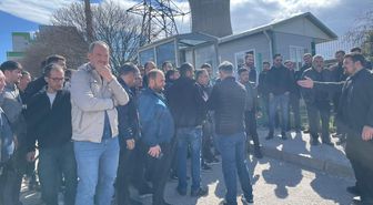 Santral işçileri, ücretsiz izne karşı eylem yaptı