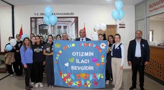 Selçuk'ta, lise öğrencileri ve öğretmenlerinden otizm farkındalık etkinliği