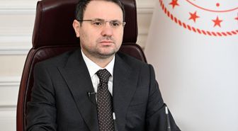 Bakan Akın Gürlek'i taşıyan uçak Diyarbakır'a inemedi
