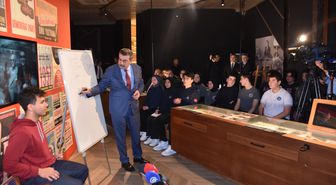 Bakan Tekin, Aydın'da lise öğrencilerine 'Demokrasi ve İnsan' dersi verdi