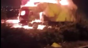 Diyarbakır'da seyir halindeki tır alev topuna döndü