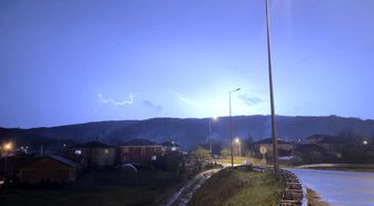Düzce'de şimşeklerin ardından dolunay mest etti