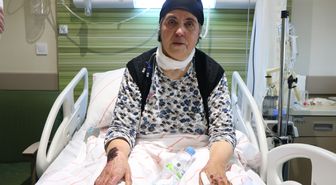 Kızı 'Melek'i yangında kaybedip evsiz kalan anne, hayata tutunmaya çalışıyor