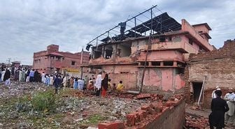Pakistan'da polis karakoluna saldırı: 5 ölü, 13 yaralı