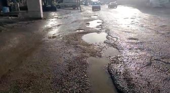 Diyarbakır'da bozulan yollar sürücülere zor anlar yaşatıyor