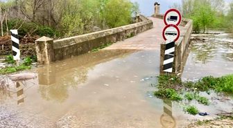 Edirne'de Tunca Nehri taştı: Saraçhane Köprüsü trafiğe kapandı