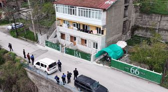 Kendisini 'Mesih' ilan etti, evine yazdığı yazılar ekipleri harekete geçirdi