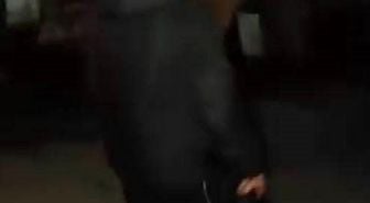Küçükçekmece'de sokakta uzun namlulu silahla dolaştı, o anları kayda aldı