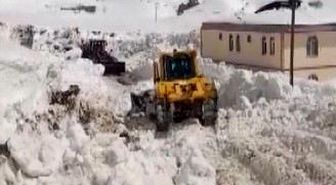 Nemrut'ta kar 5 metreyi buldu