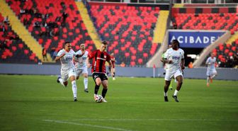 Trendyol Süper Lig: Gaziantep FK: 0 Corendon Alanyaspor: 1 (İlk yarı)