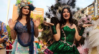 Uluslararası Adana Portakal Çiçeği Karnavalı'nın korteji, renkli görüntülere sahne oldu