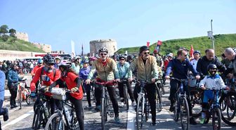 Çanakkale'de bin 50 bisikletli şehitlere saygı için pedal çevirdi