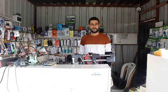Hırsızın, arkadaşını 'sadece sıfır telefonları al' diyerek yönlendirdiği 150 bin TL'lik soygun kamerada