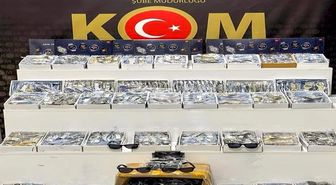 Isparta'da kaçakçılık operasyonunda binlerce kaçak ürün ele geçirildi