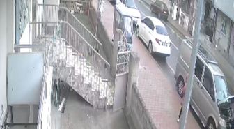 Otomobil park halindeki araca çarpıp takla attı: 2 yaralı