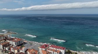 Karadeniz'de nadir görülen rulo bulut oluştu