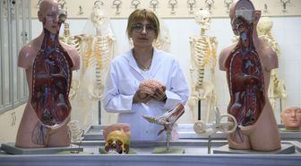 Dicle Üniversitesi'nden Örnek İnsanlık Hareketi: Dr. Duygu Aslan Bedenini Kadavra Olarak Bağışladı