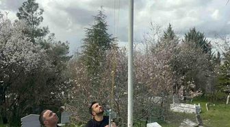Elazığ'da şehitlikteki bayraklar değiştirildi