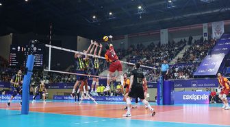 Galatasaray HDI Sigorta, Fenerbahçe Medicana'yı 3-1 mağlup ederek Kupa Voley'de finale yükseldi