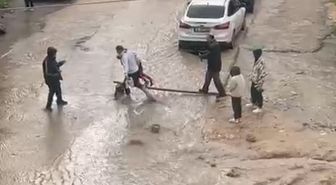 Mardin'de Sağanak Yağış Cadde ve Sokakları Göle Çevirdi
