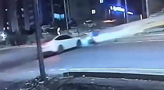 Motosikletliye çarpan otomobil sürücüsü kaçtı