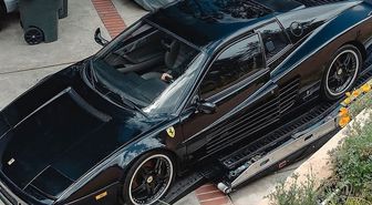 Ünlü isim 1992 model aracıyla yol aldı! Görenler bir daha baktı