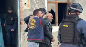 Isparta'da 2 köy evini ateşe veren şüpheli jandarma tarafından gözaltına alındı
