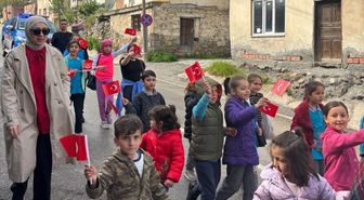 23 Nisan Ulusal Egemenlik ve Çocuk Bayramı Çorum'da köyde 'bayrak yürüyüşü' ile kutlandı