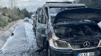 Adana'da çekicide çıkan ve üzerindeki 2 araca sıçrayan yangın söndürdü